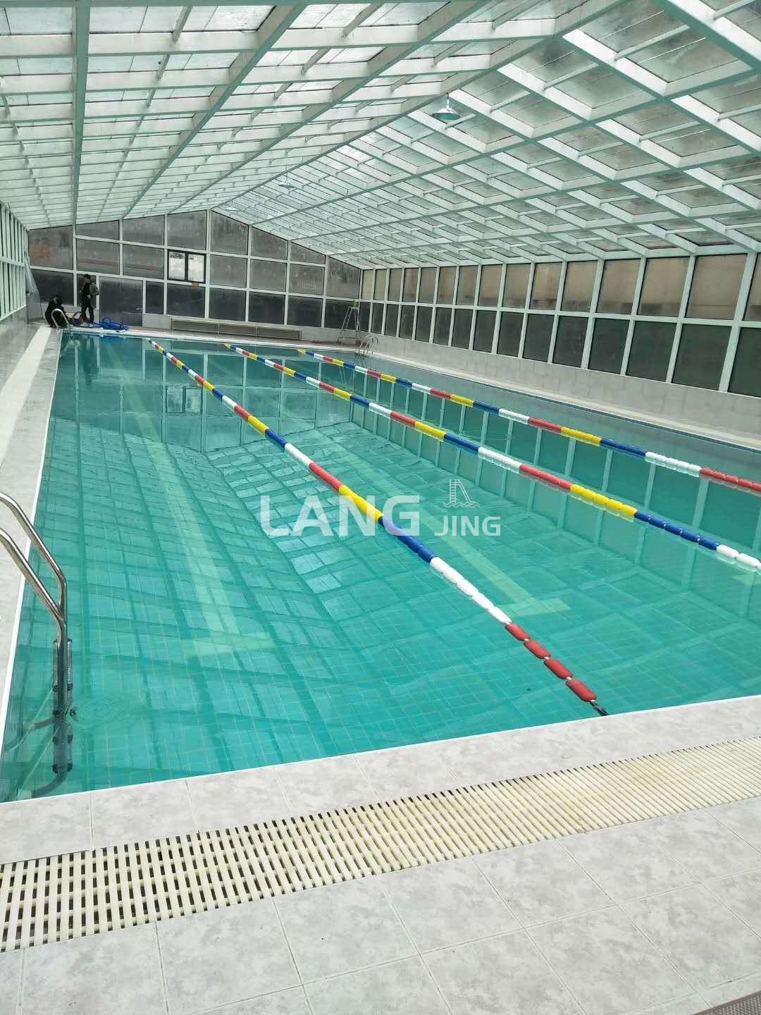 游泳池水處理設(shè)備選擇注意事項！